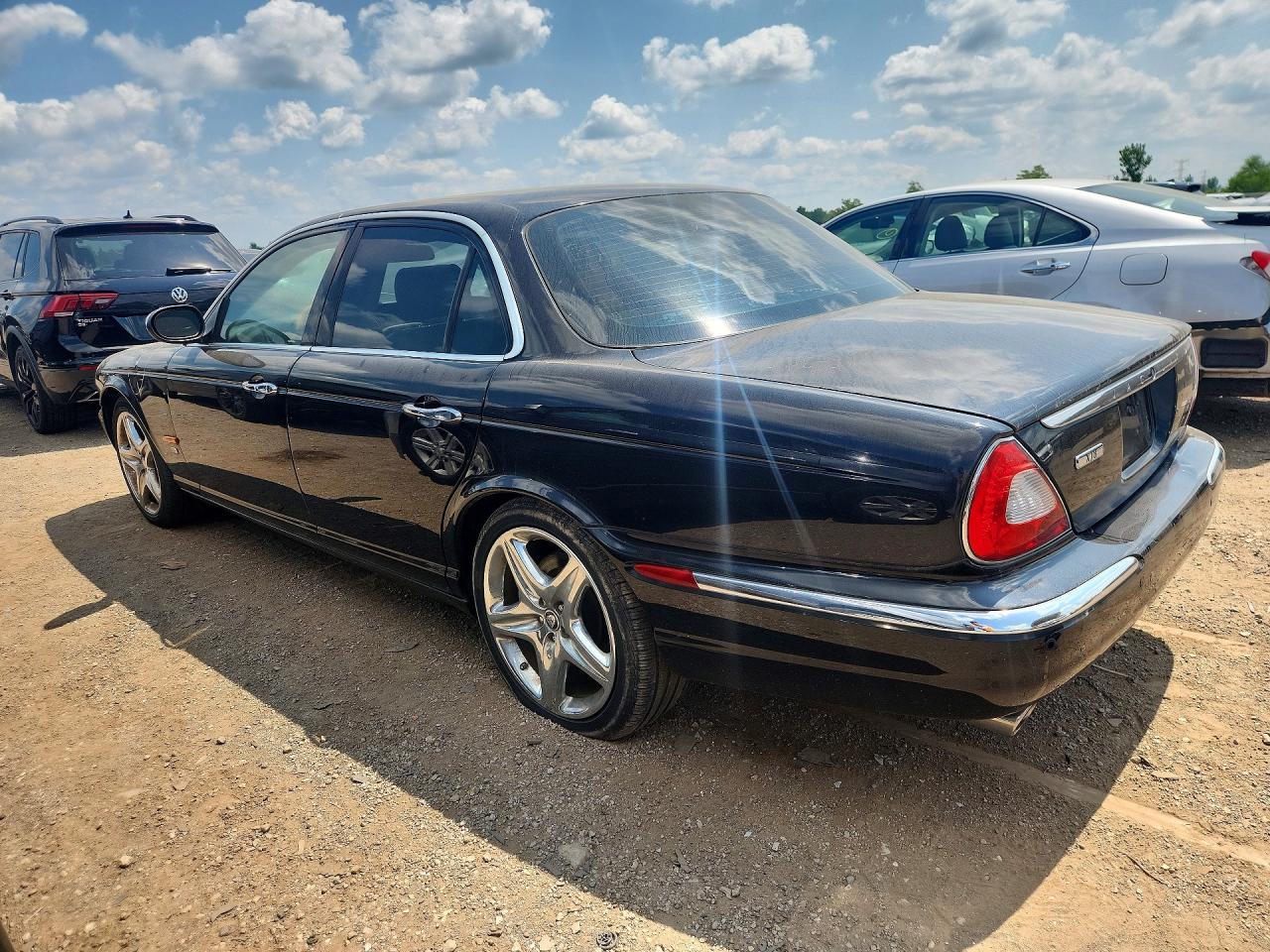 2007 Jaguar Xj8 - Image 2