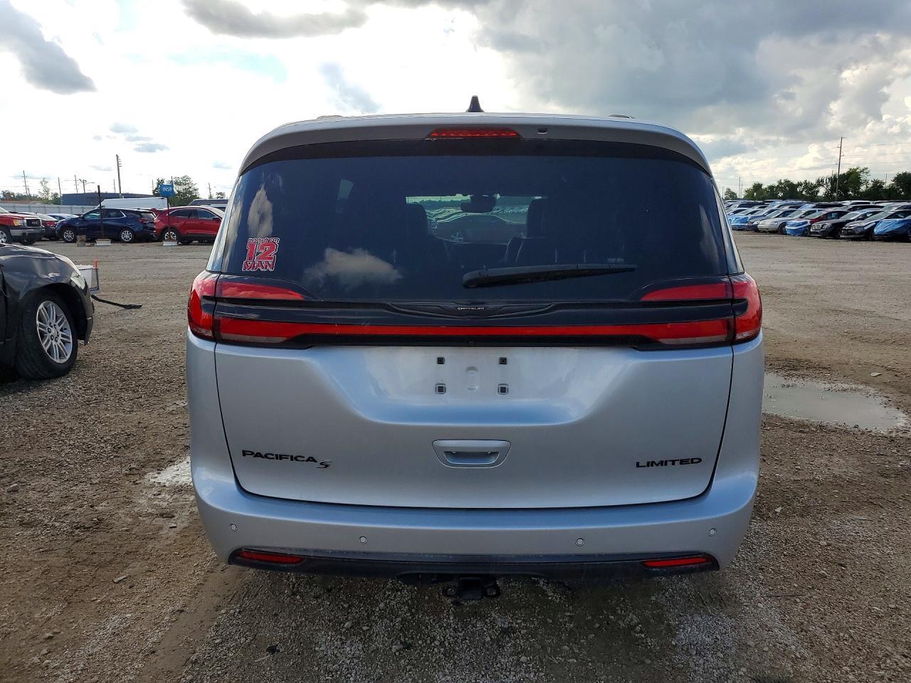 2023 Chrysler Pacifica Limited - Image 6