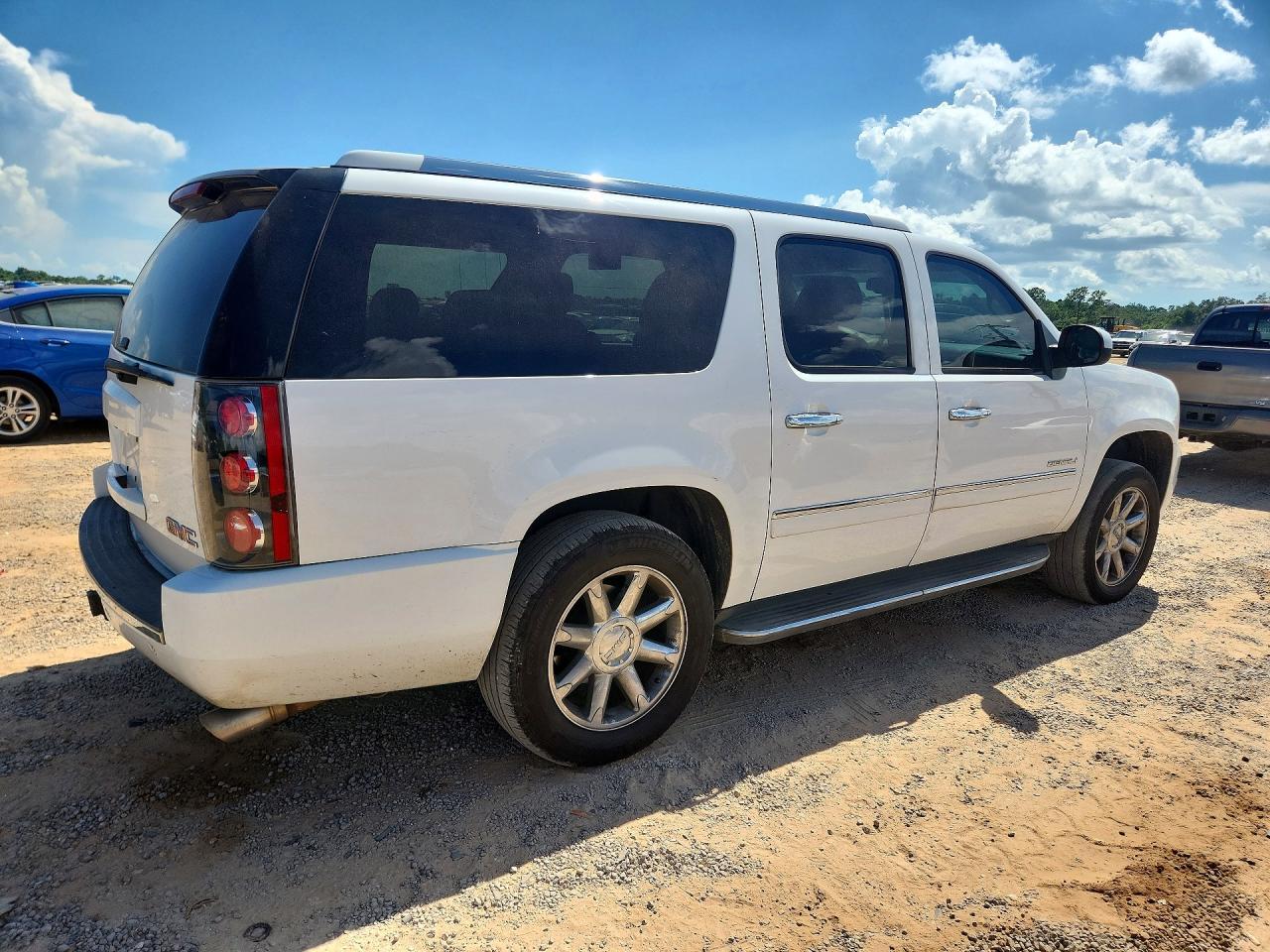 2013 GMC Yukon Xl Denali - Image 3