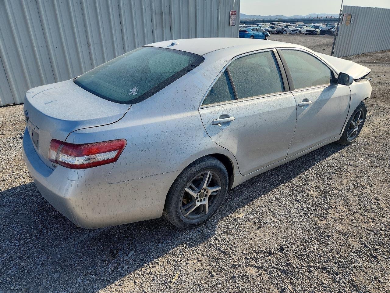 2011 Toyota Camry Le - Фото 3