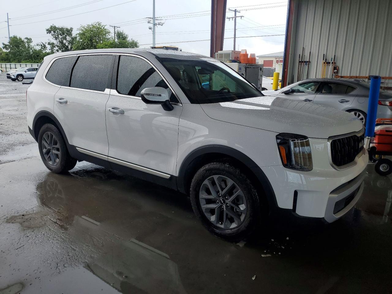 2024 Kia Telluride Lx - Image 4