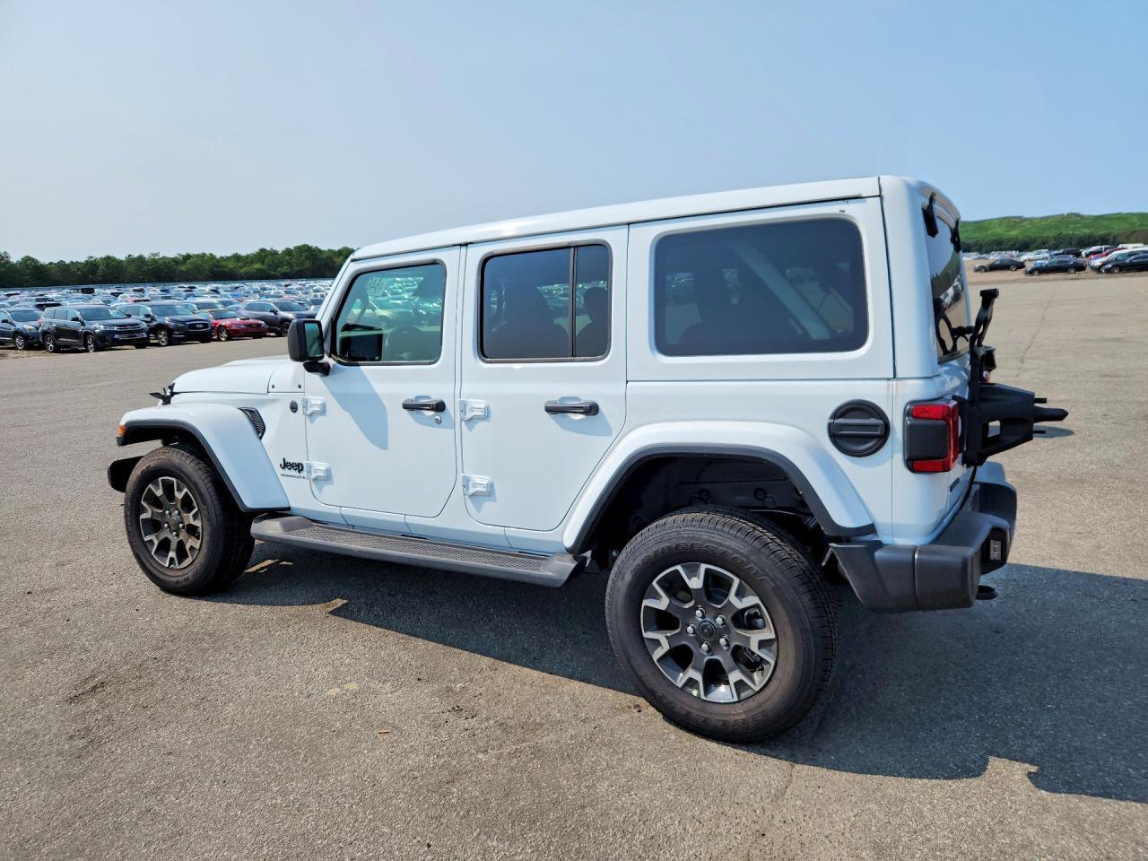 2026 Jeep Wrangler Sahara - Фото 2