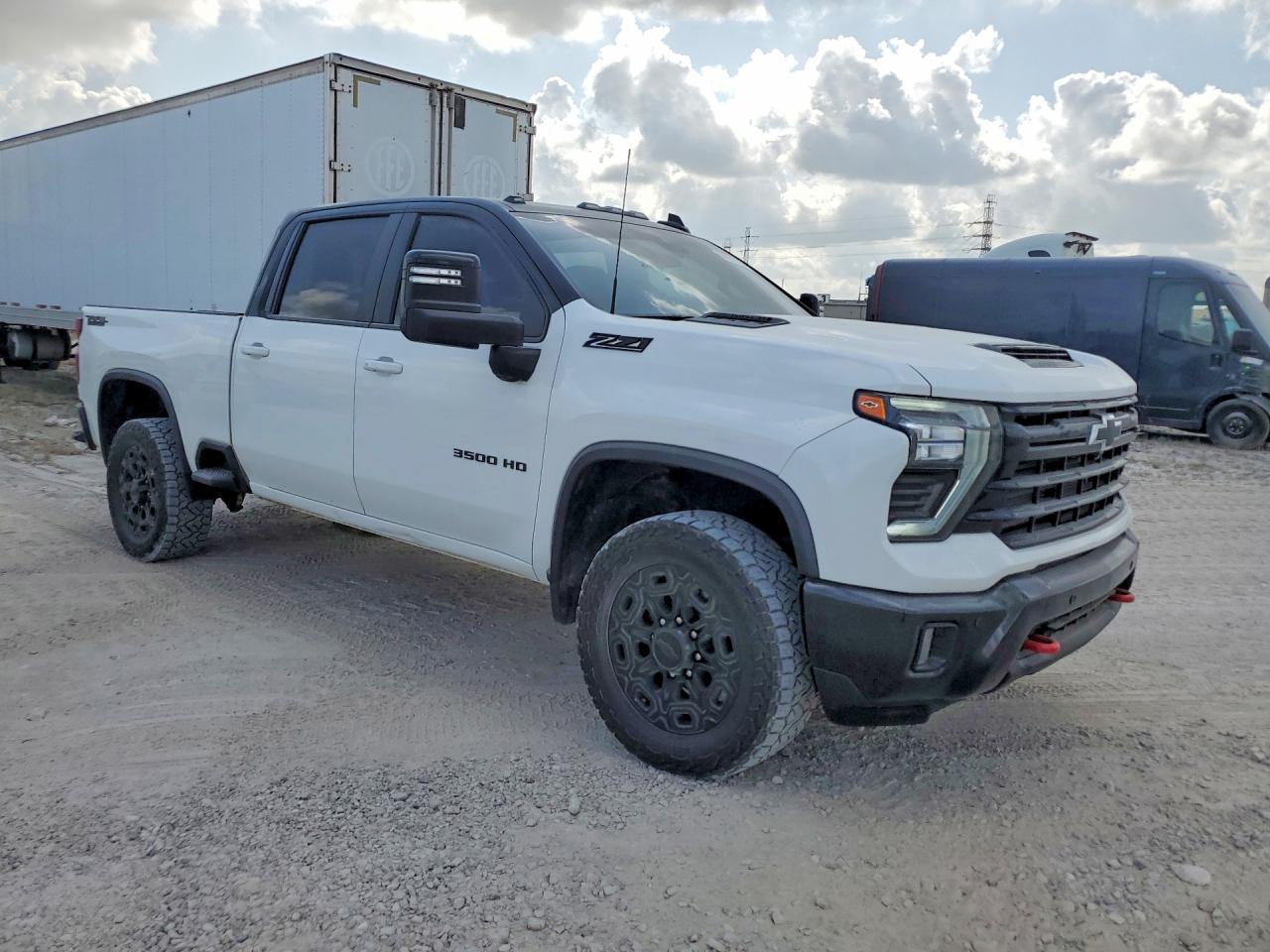 2025 Chevrolet Silverado K3500 Lt - Image 4