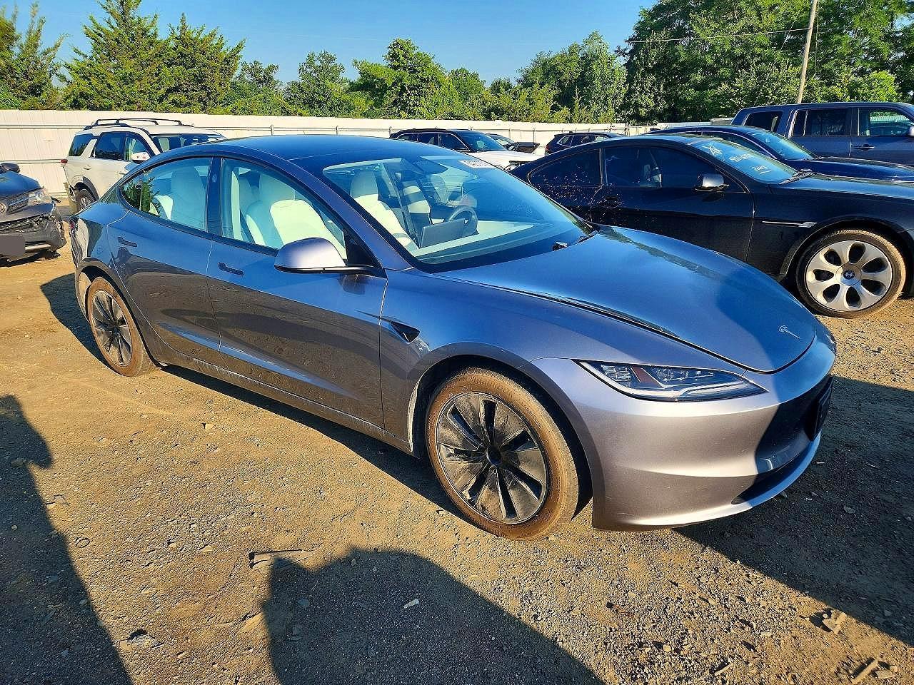 2025 Tesla Model 3 - Фото 4