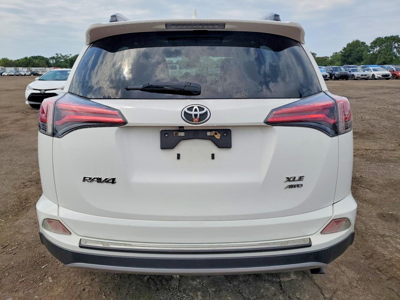 2017 Toyota Rav4 Xle - Image 6