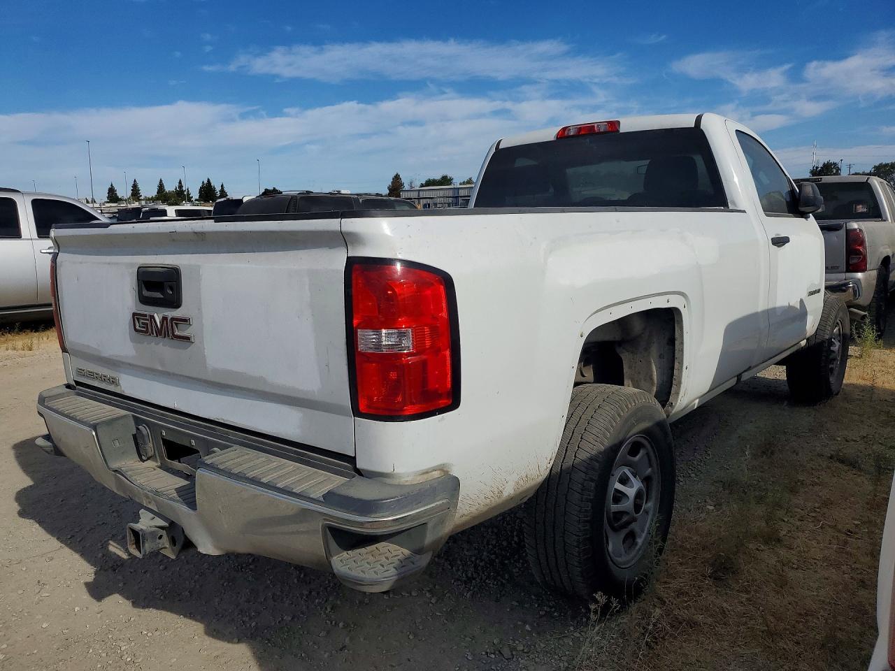 2017 GMC Sierra C2500 Heavy Duty - Image 3