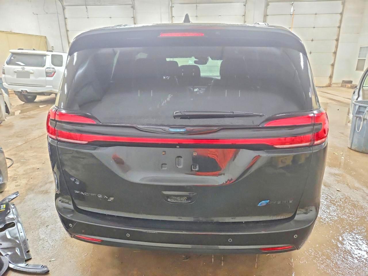 2021 Chrysler Pacifica Hybrid Limited - Фото 6