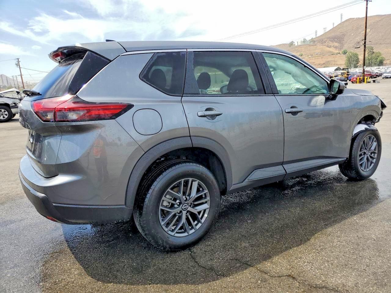 2026 Nissan Rogue Sv - Image 3