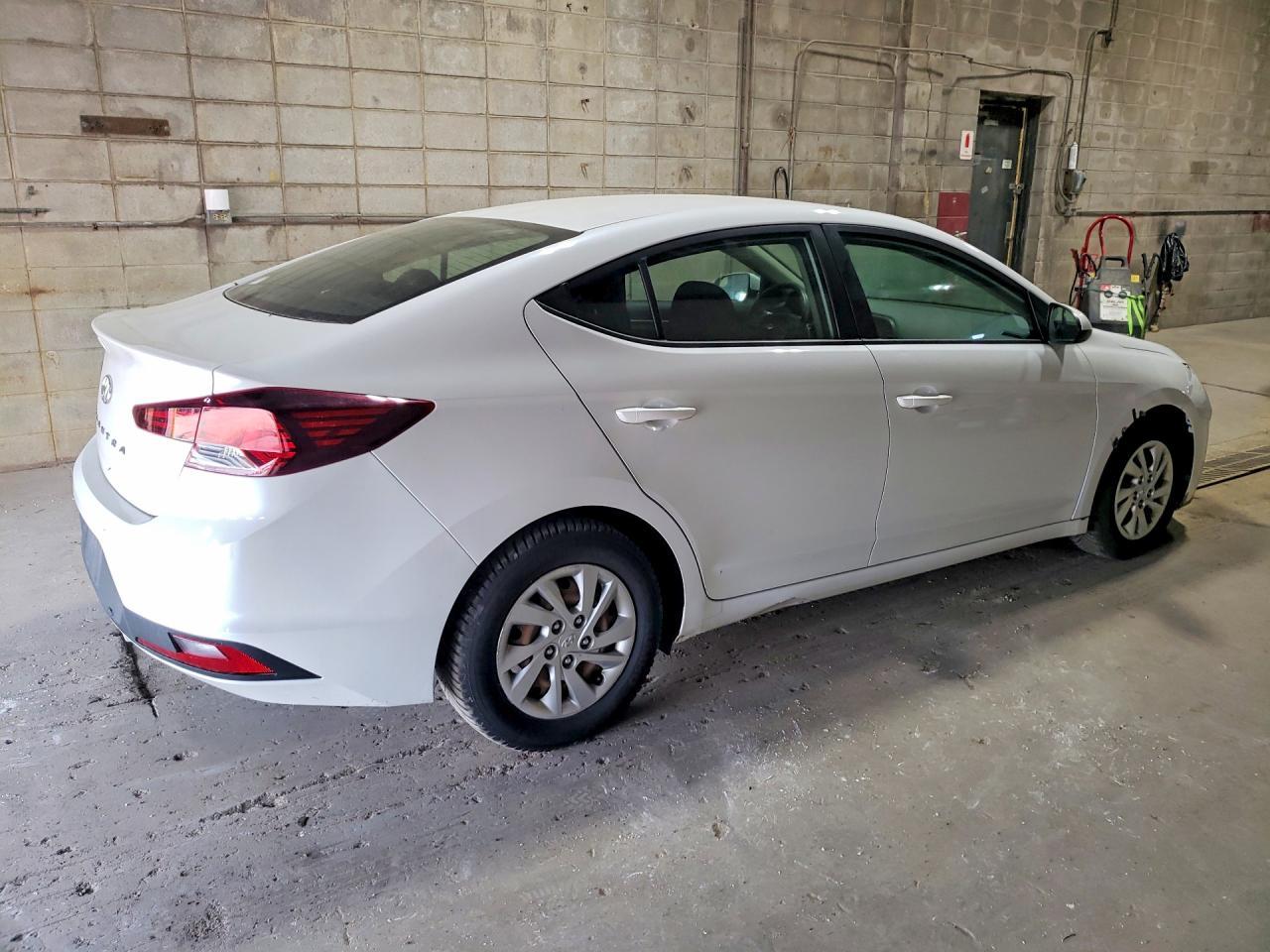 2019 Hyundai Elantra Se - Image 3