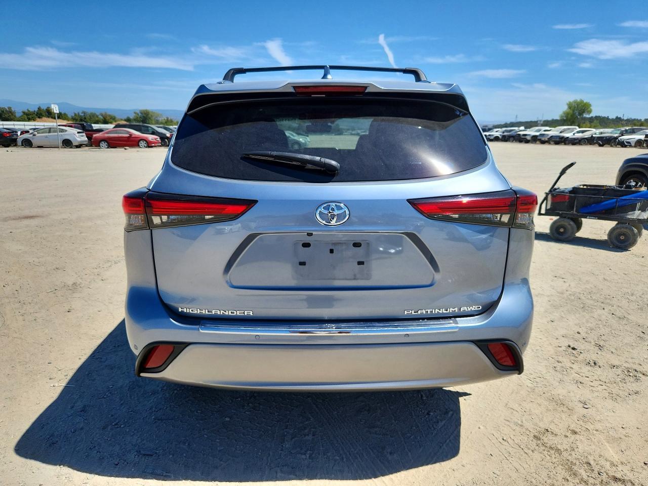 2022 Toyota Highlander Platinum - Image 6