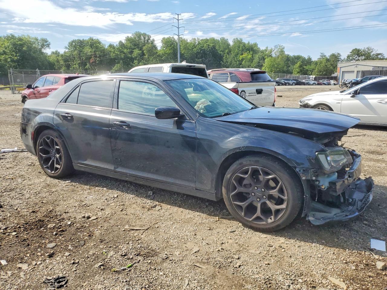 2019 Chrysler 300 S - Image 4