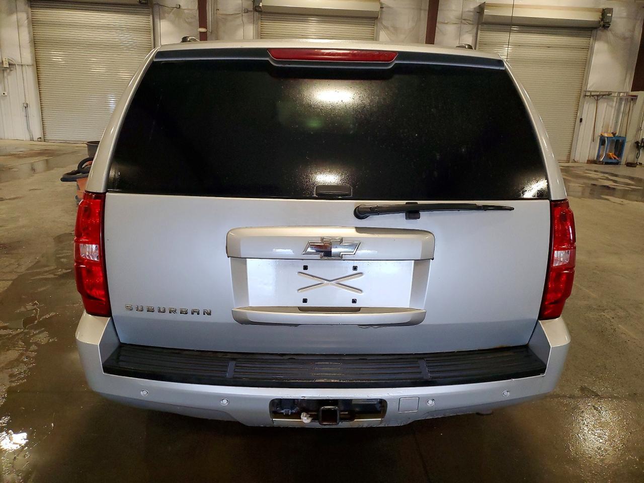 2011 Chevrolet Suburban K1500 Lt - Image 6