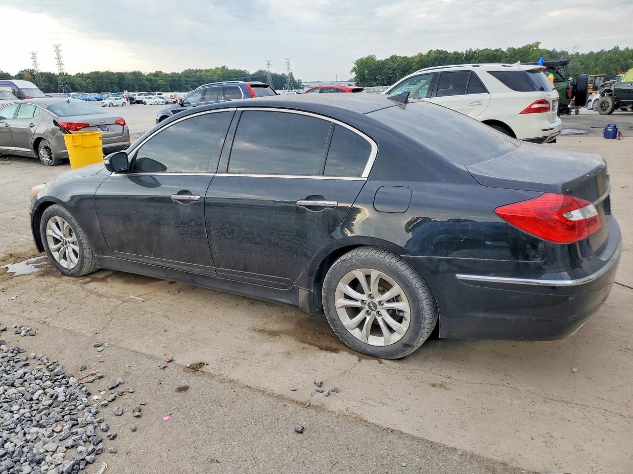 2013 Hyundai Genesis 3.8L - Фото 2