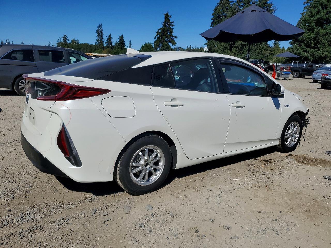 2019 Toyota Prius Prime Premium - Image 3
