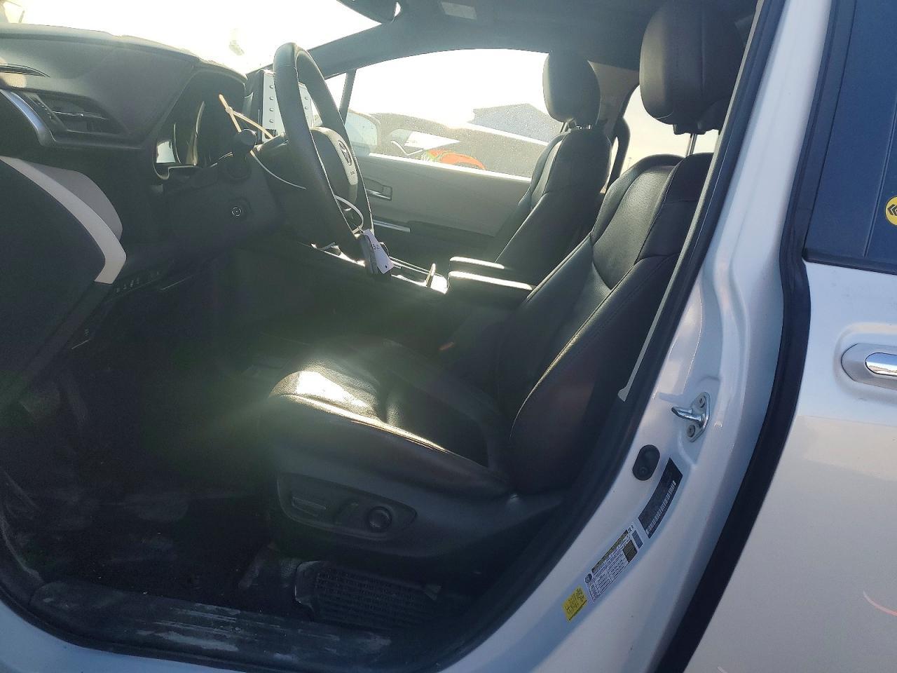 2023 Toyota Sienna Platinum 7-Passenger - Image 7