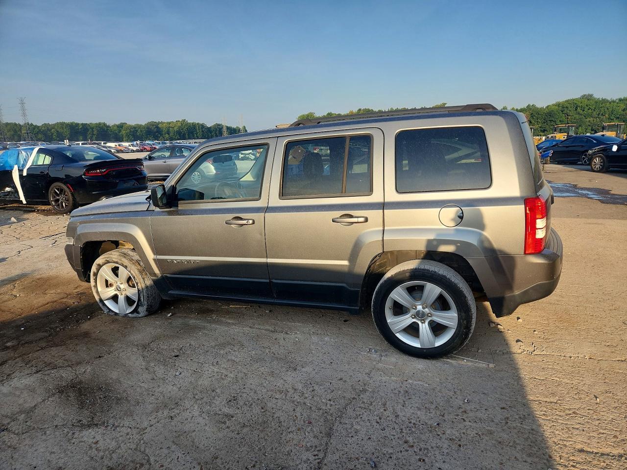 2012 Jeep Patriot Latitude - Фото 2