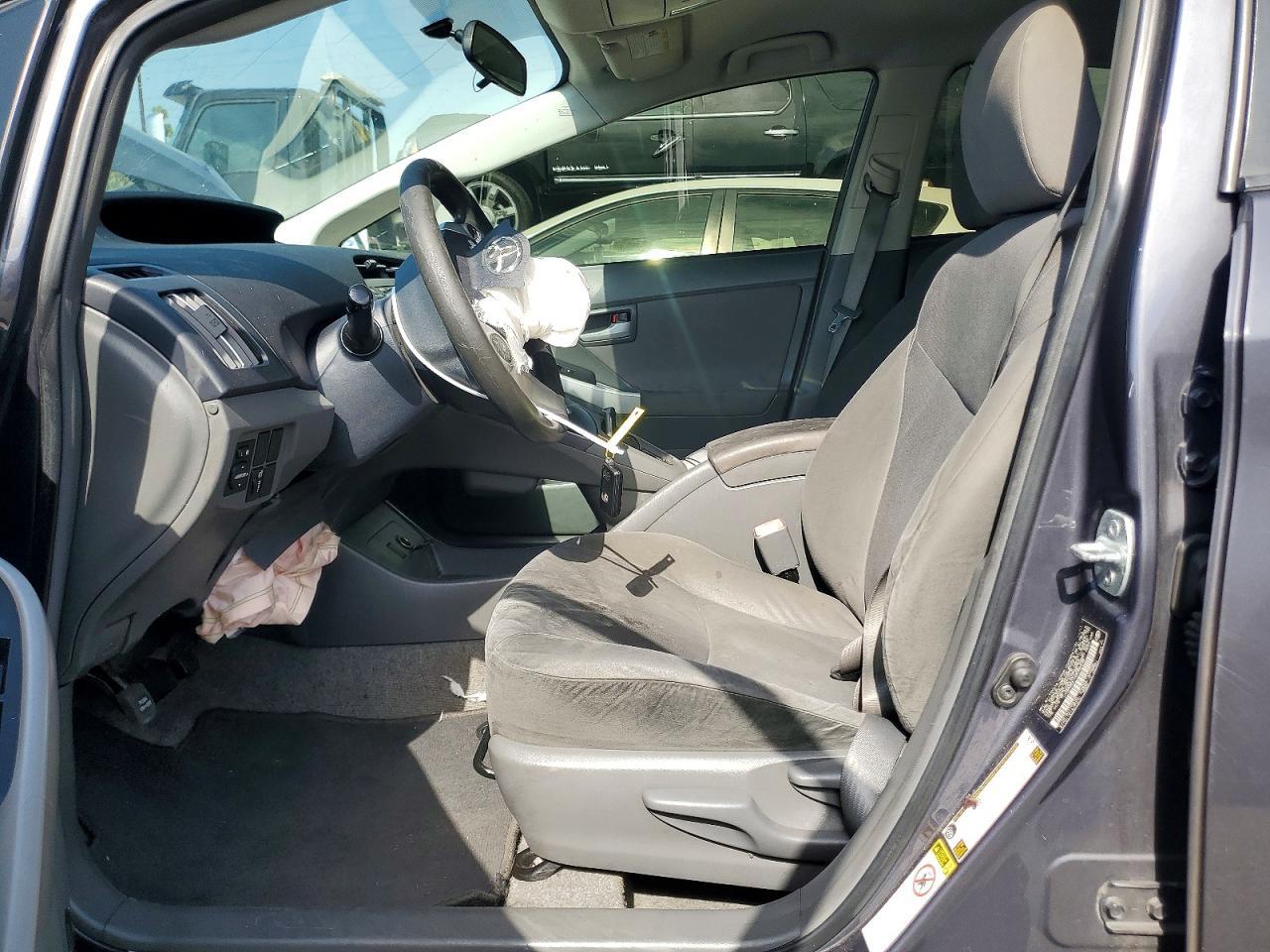 2011 Toyota Prius One - Фото 7