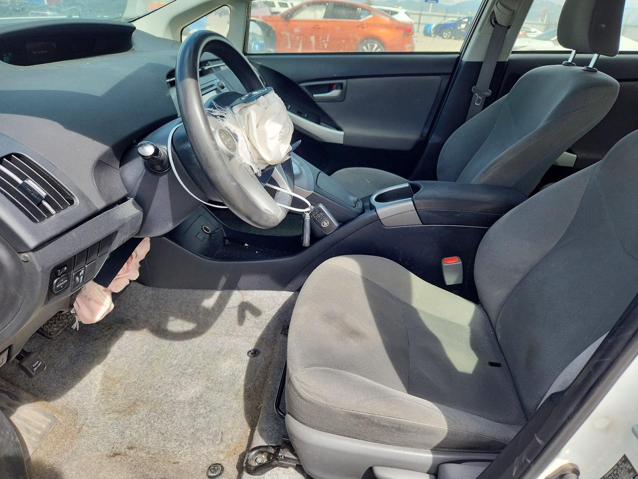 2014 Toyota Prius Two - Фото 7