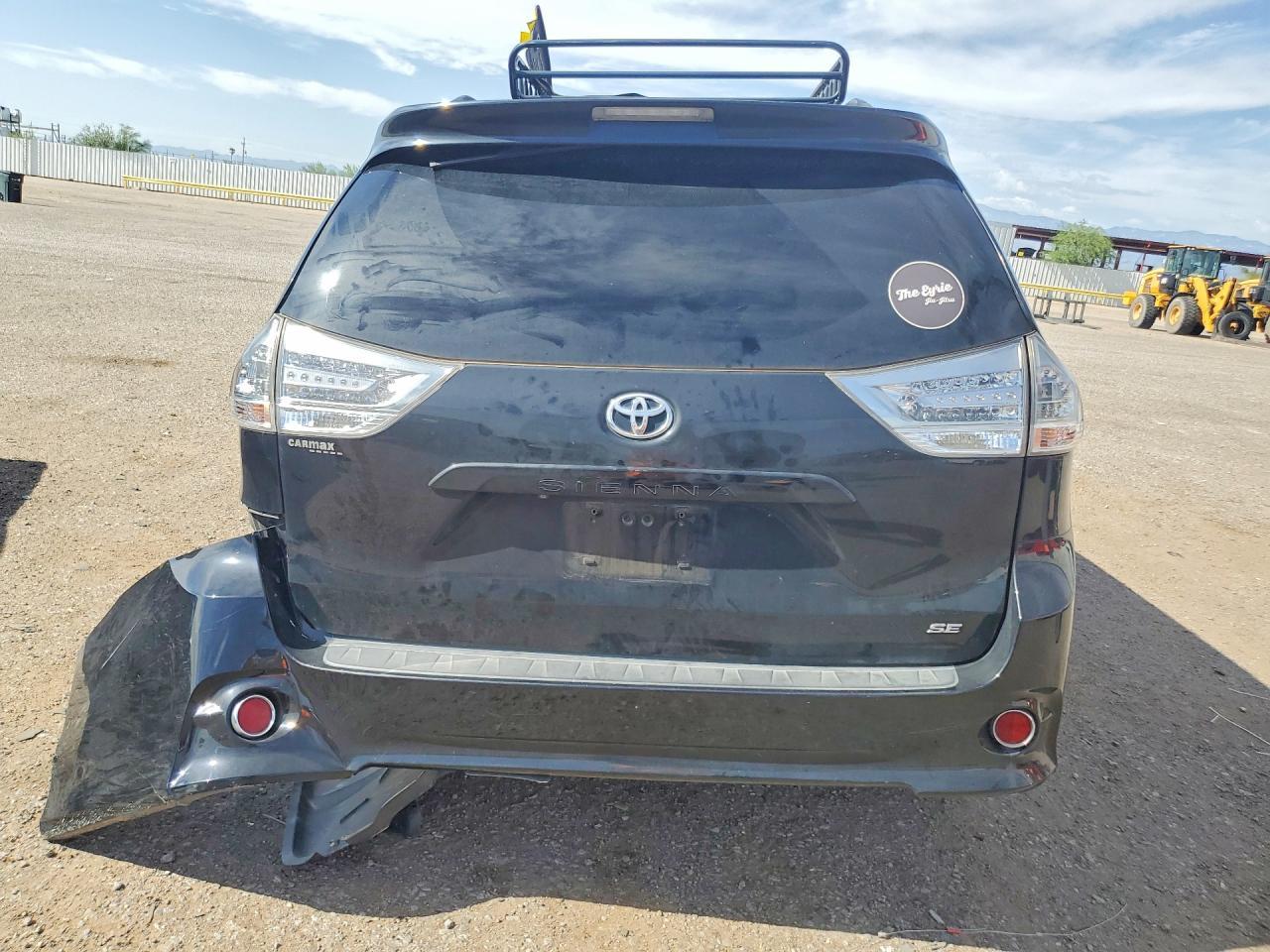 2017 Toyota Sienna Se - Фото 6
