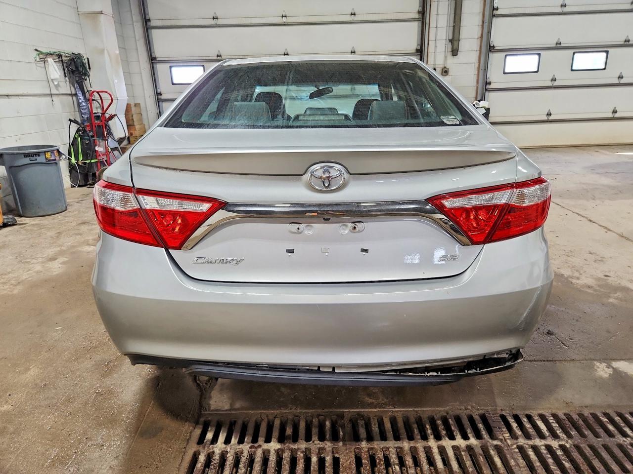 2016 Toyota Camry Se - Фото 6