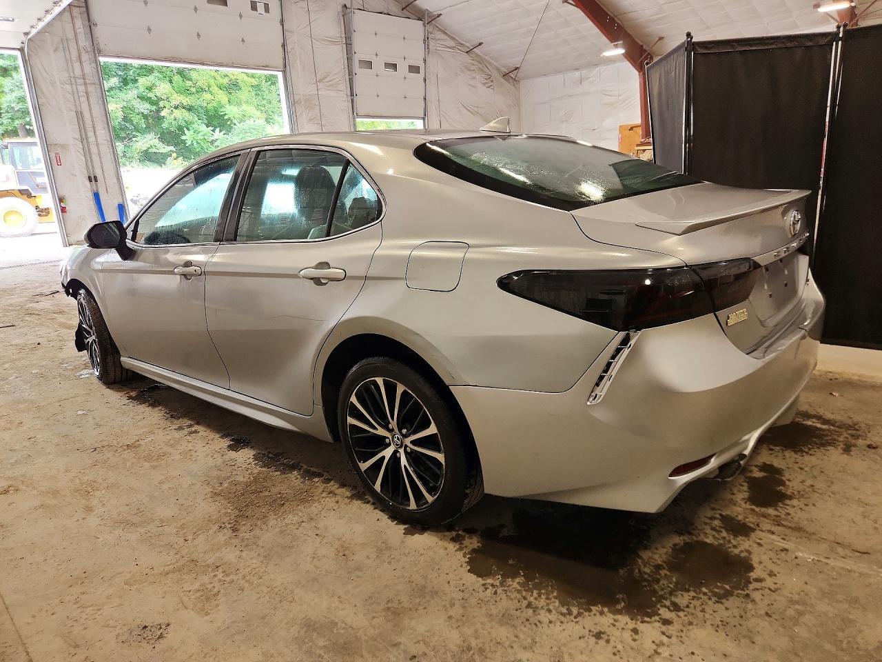 2019 Toyota Camry Se - Фото 2
