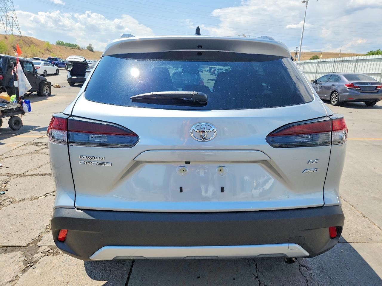 2026 Toyota Corolla Cross Le - Image 6