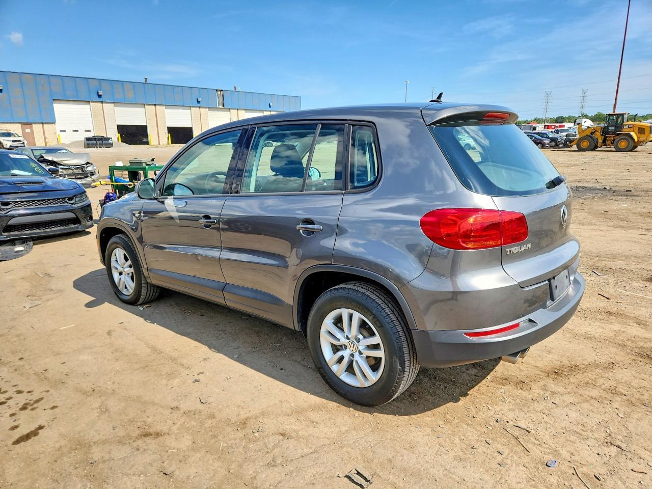 2014 Volkswagen Tiguan S - Фото 2