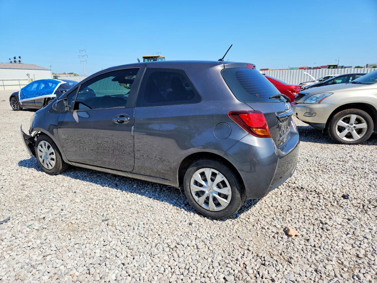 2017 Toyota Yaris 3-Door L - Фото 2