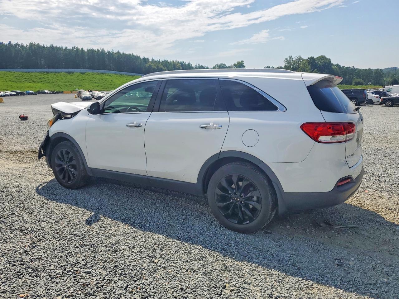 2017 Kia Sorento Lx - Image 2