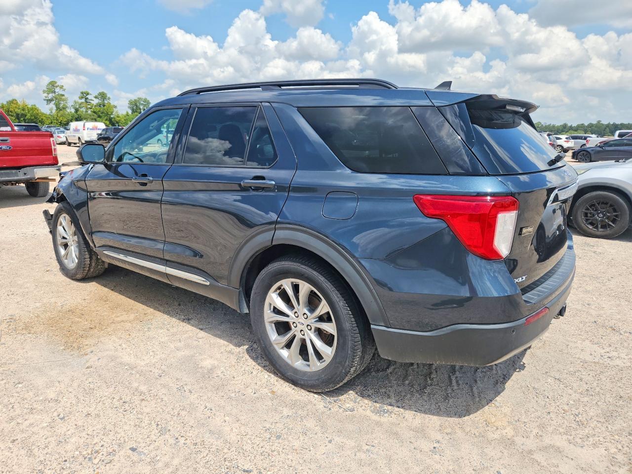 2022 Ford Explorer Xlt - Image 2