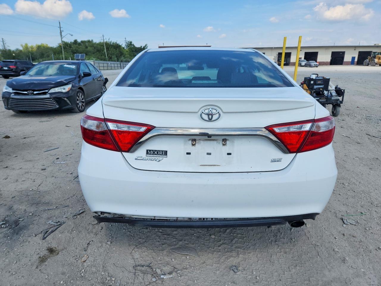 2017 Toyota Camry Se - Image 6