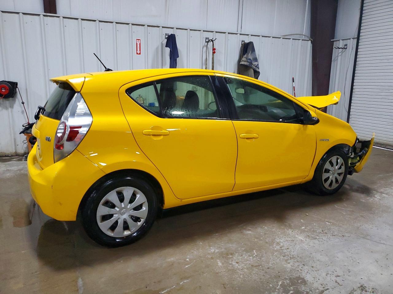 2014 Toyota Prius C Two - Фото 3