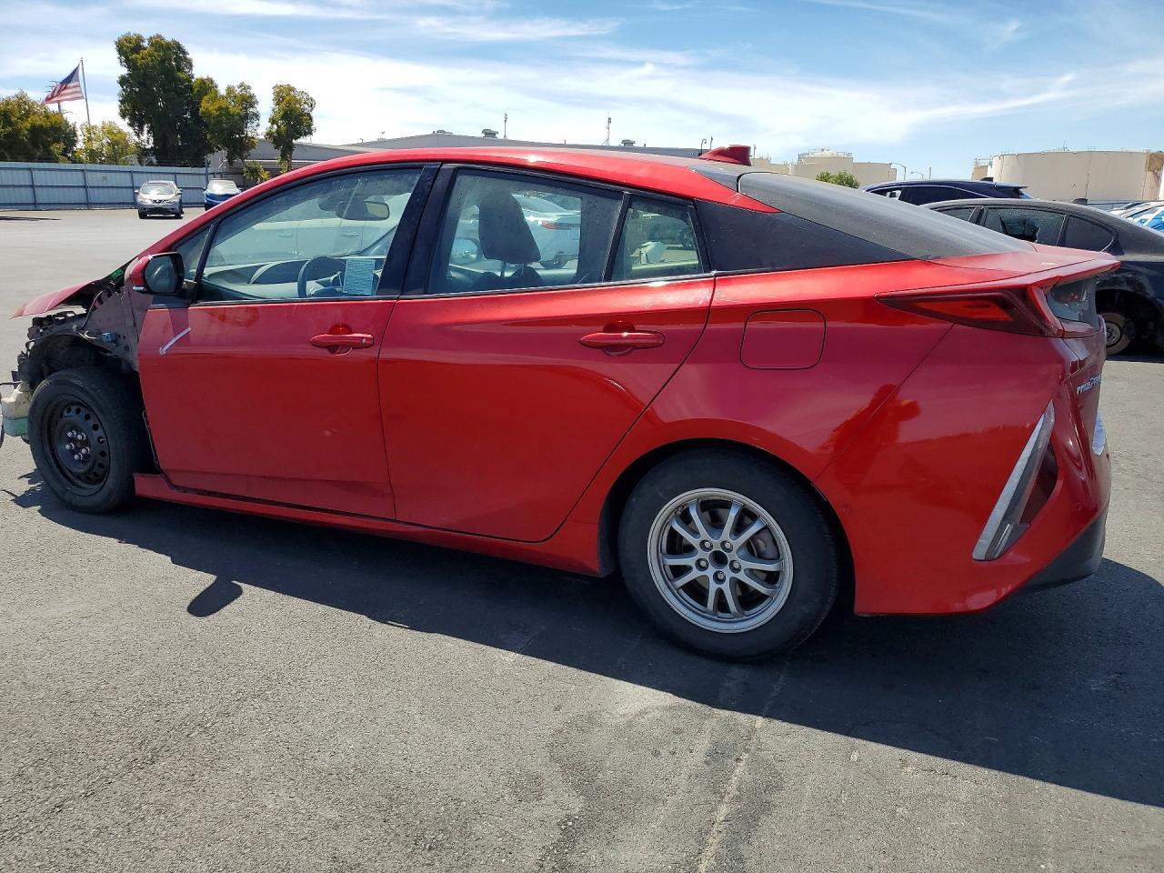 2017 Toyota Prius Prime Advanced - Image 2