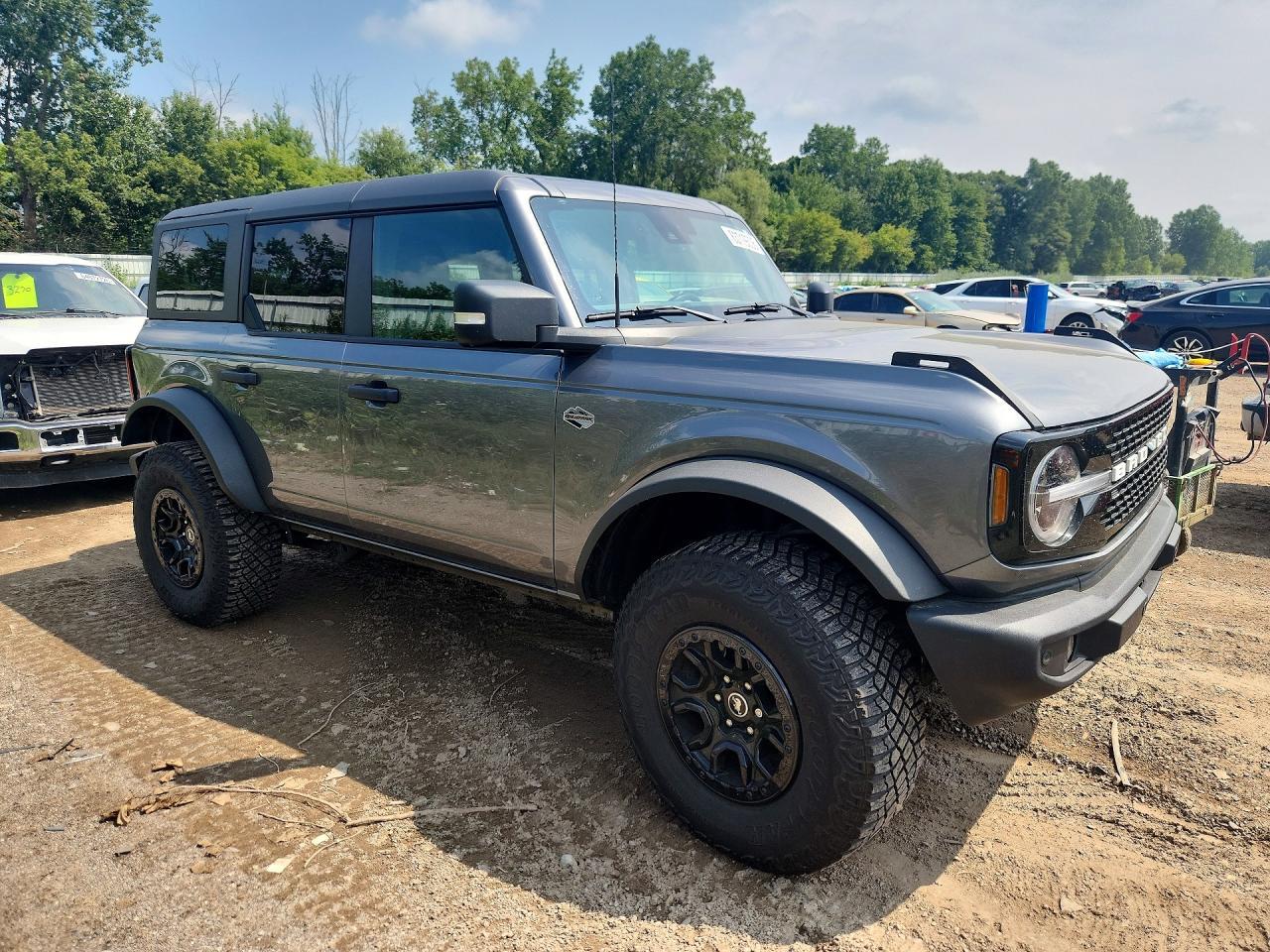 2022 Ford Bronco Base - Image 4