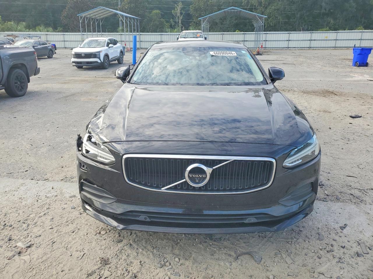 2018 Volvo S90 T5 Momentum - Image 5