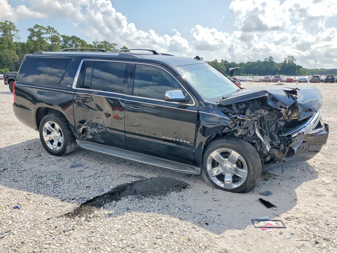 2015 Chevrolet Suburban C1500 Ltz - Image 4