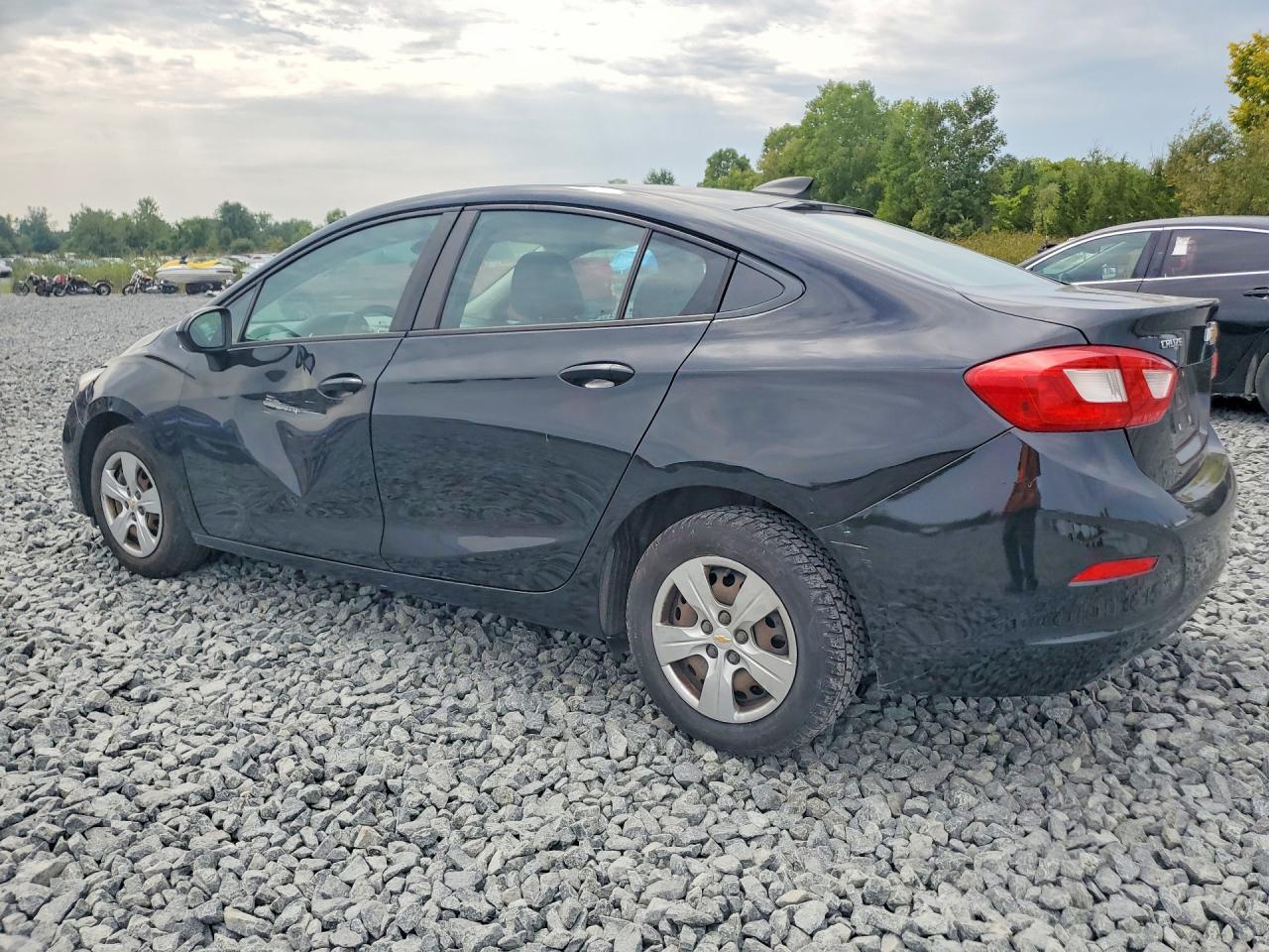 2017 Chevrolet Cruze Ls - Image 2