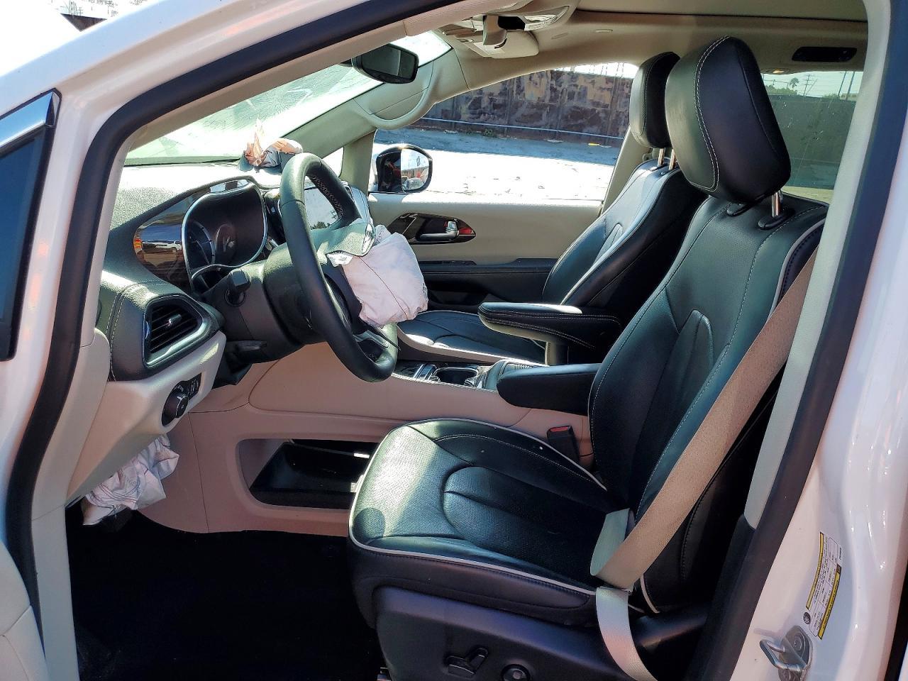 2023 Chrysler Pacifica Hybrid Limited - Image 7