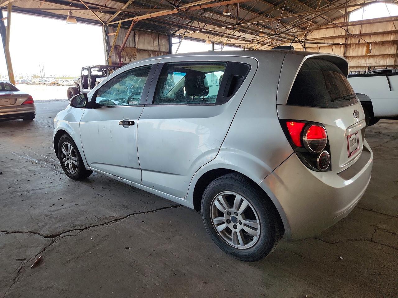 2015 Chevrolet Sonic Lt - Фото 2