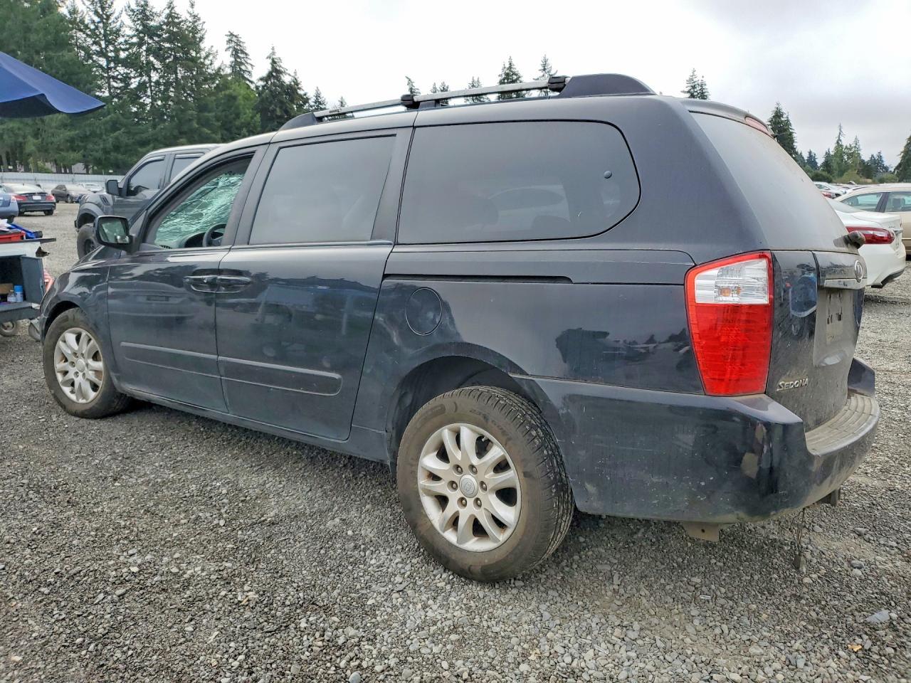 2007 Kia Sedona Base - Image 2