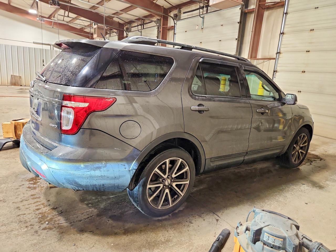 2015 Ford Explorer Xlt - Image 3