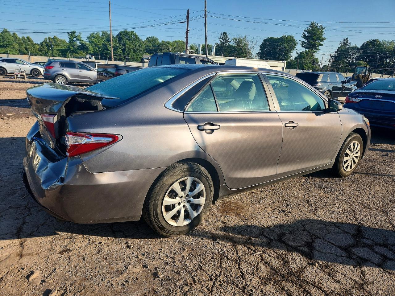 2016 Toyota Camry Le - Фото 3