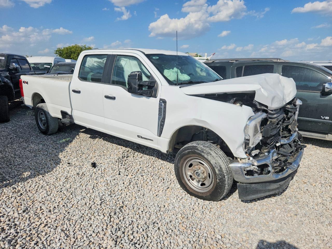 2023 Ford F250 Super Duty - Image 4