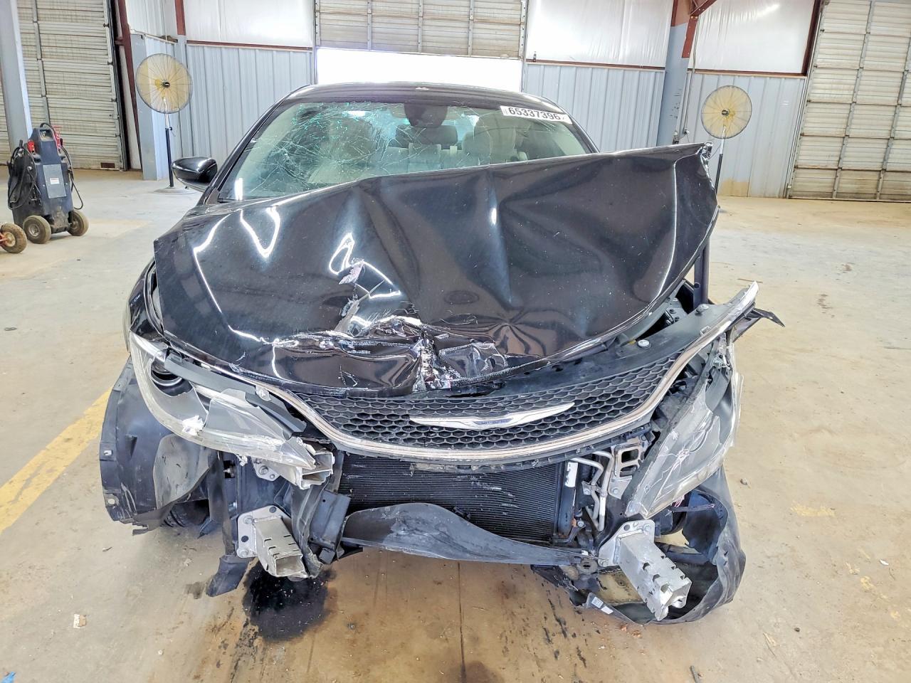 2016 Chrysler 200 Limited - Image 5