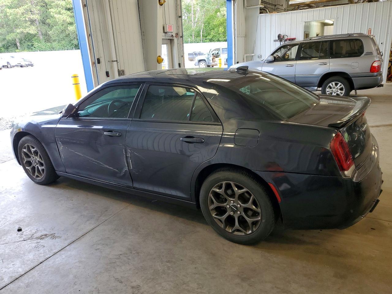 2016 Chrysler 300 S - Фото 2