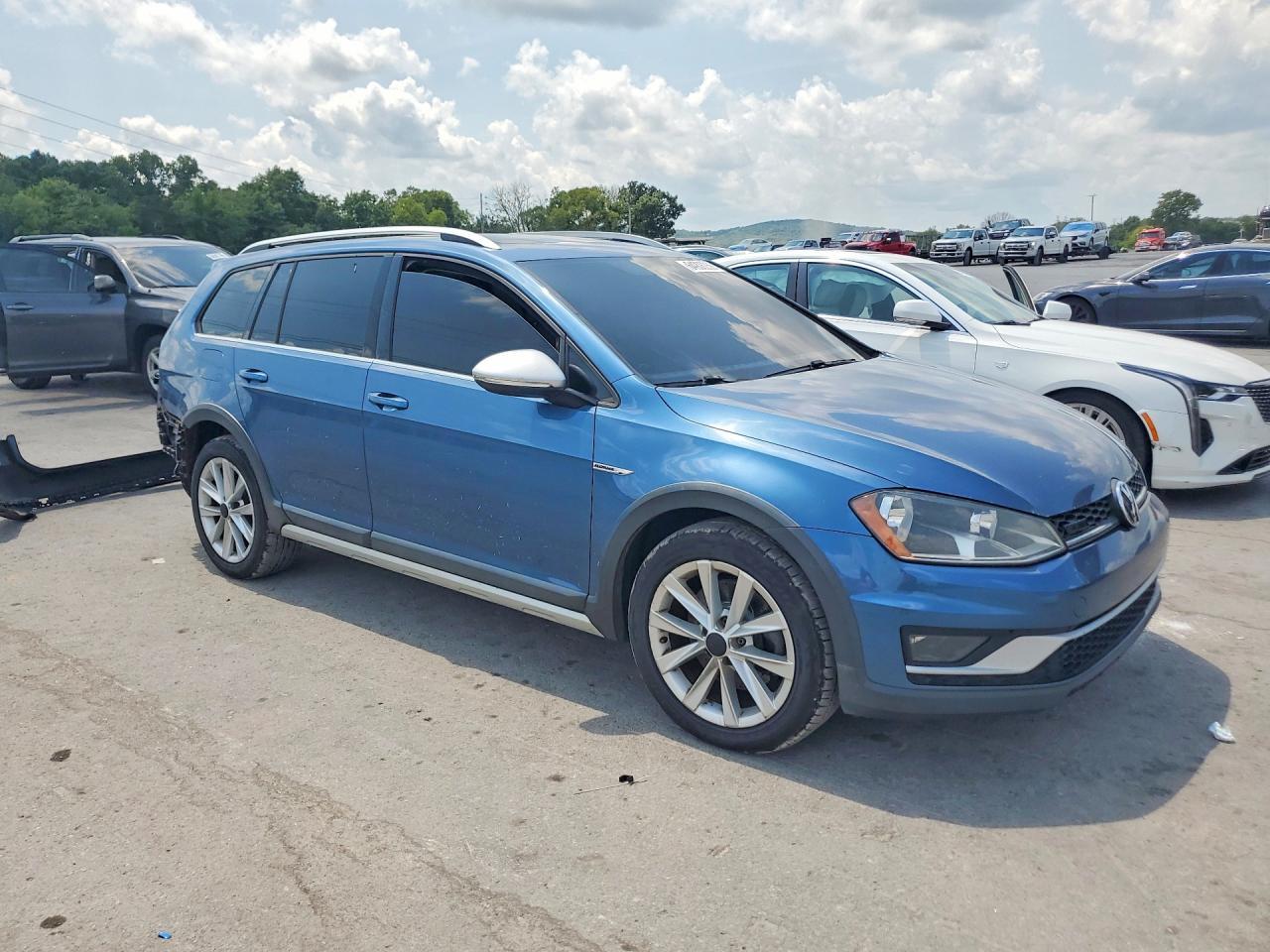2017 Volkswagen Golf Alltrack S - Image 4