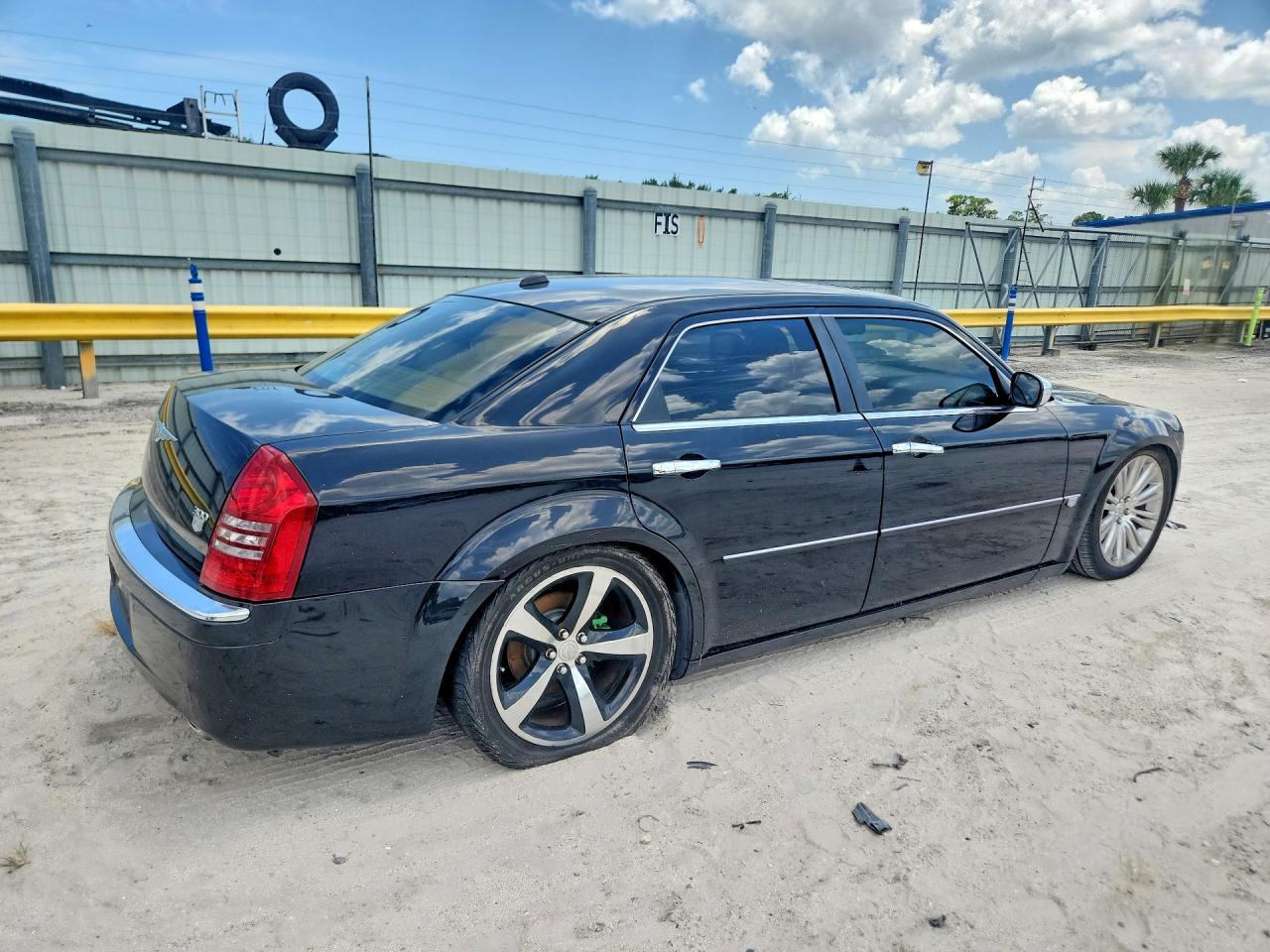 2006 Chrysler 300C - Image 3