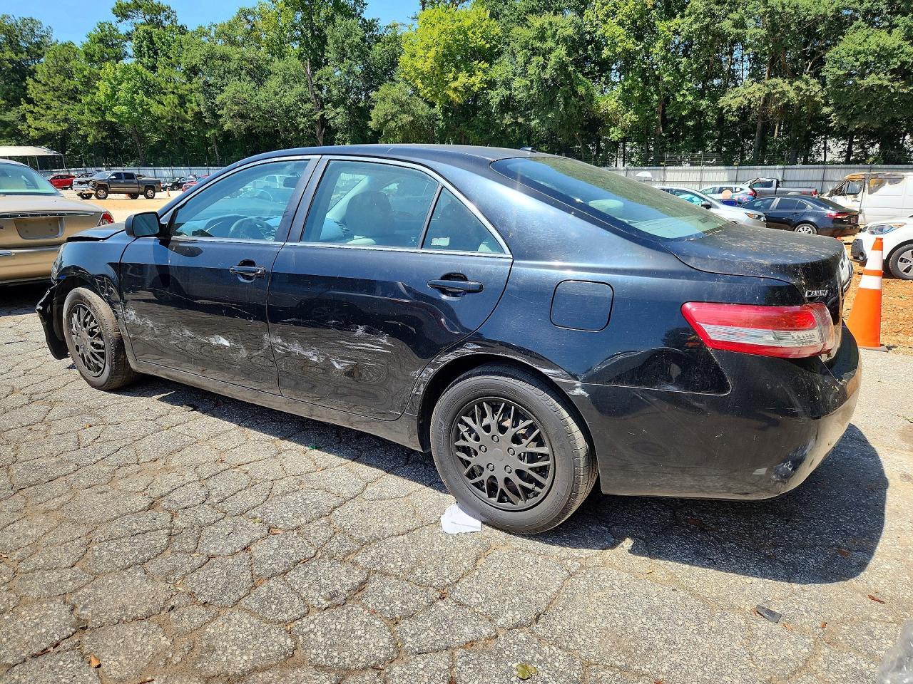 2010 Toyota Camry Le - Фото 2