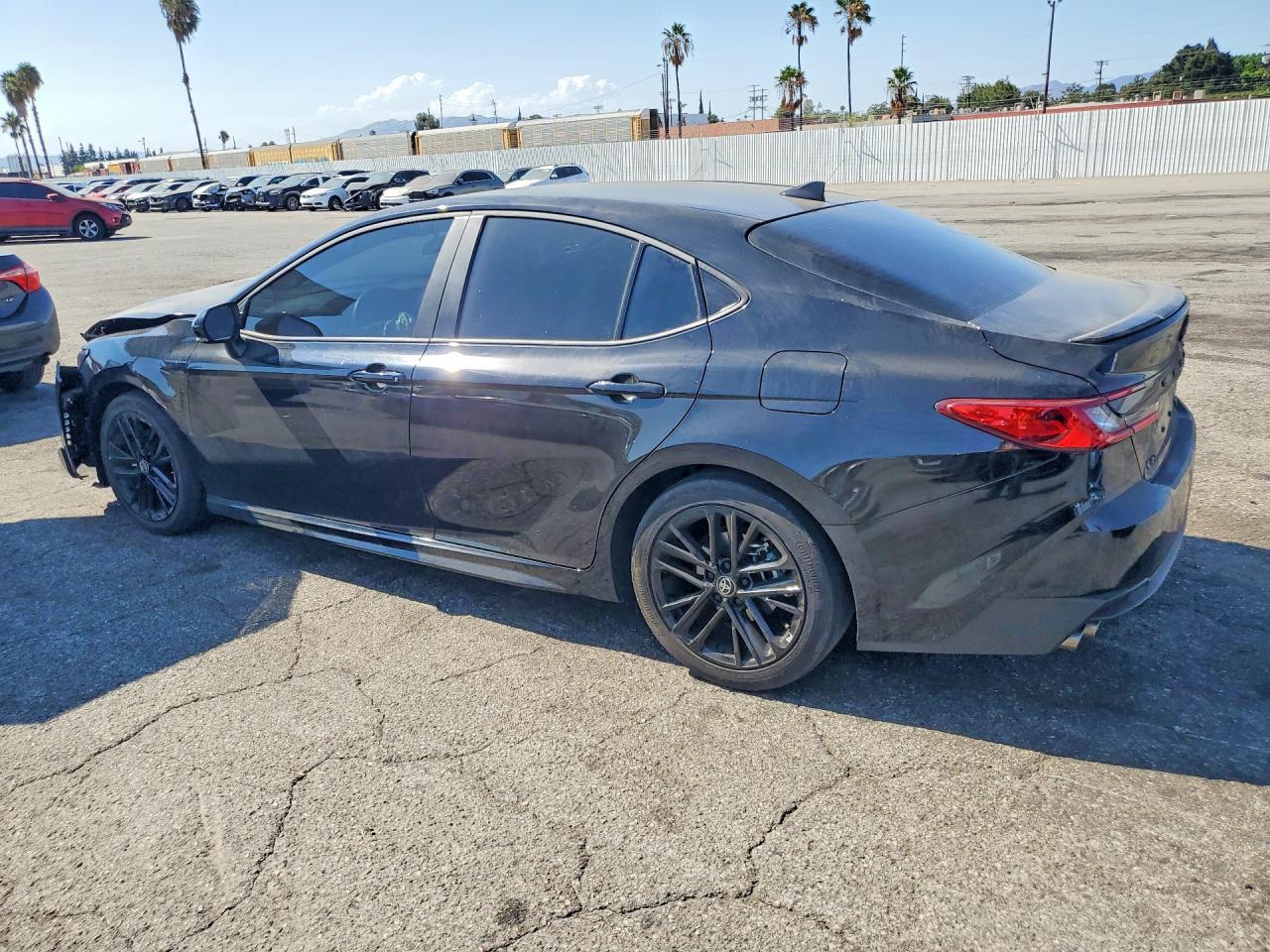 2025 Toyota Camry Se - Фото 2
