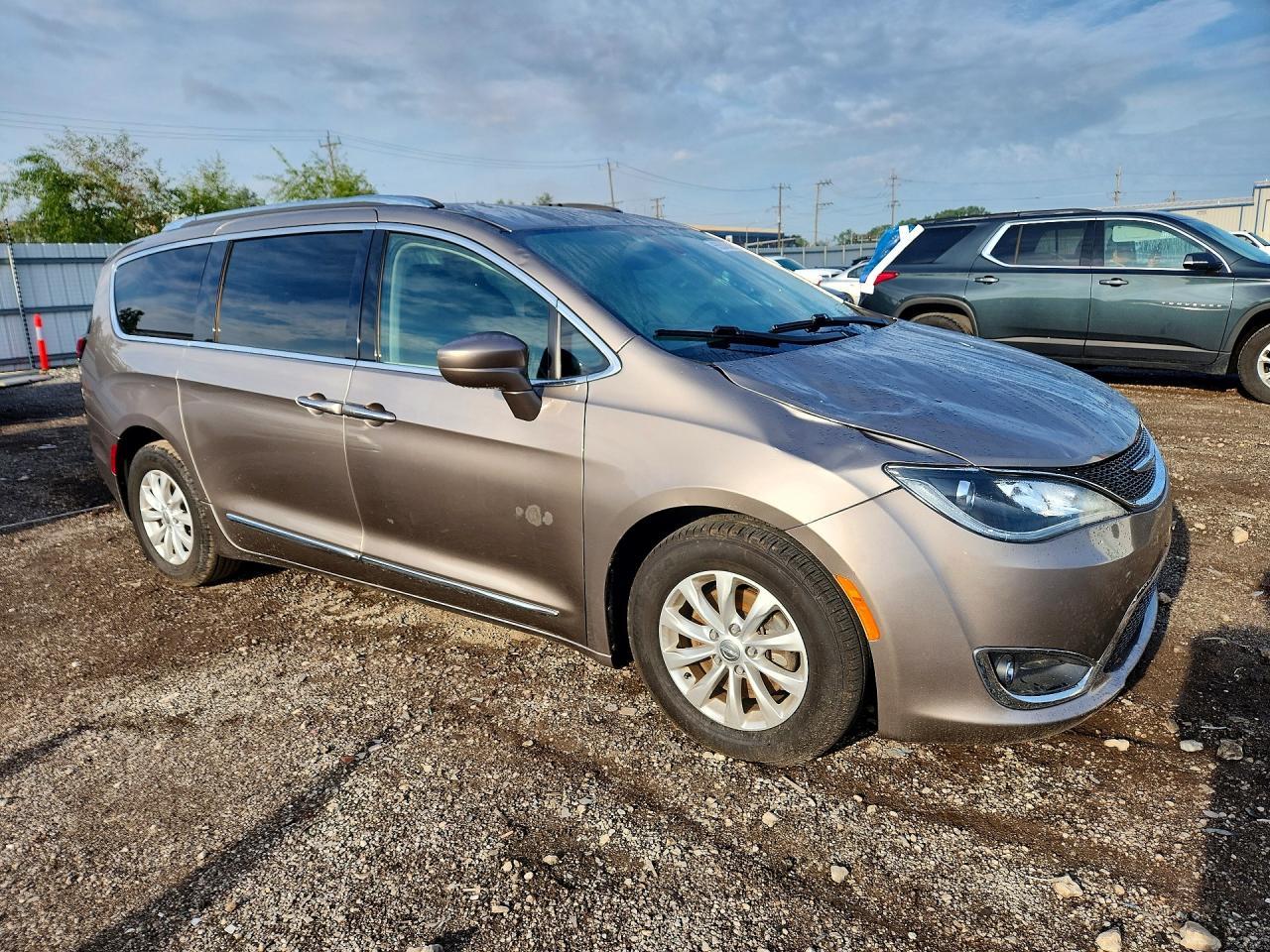 2018 Chrysler Pacifica Touring L Plus - Фото 4